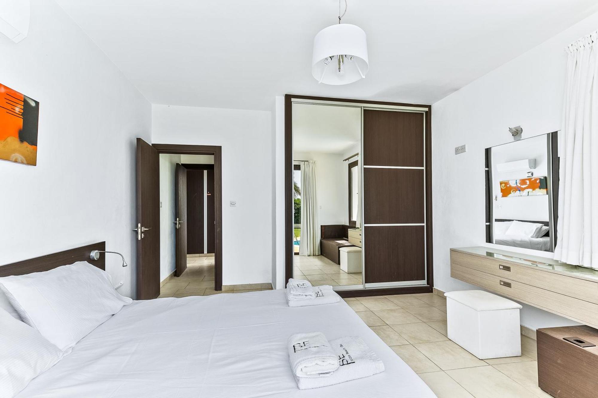 Platzia Beach Villas Pafos Dış mekan fotoğraf