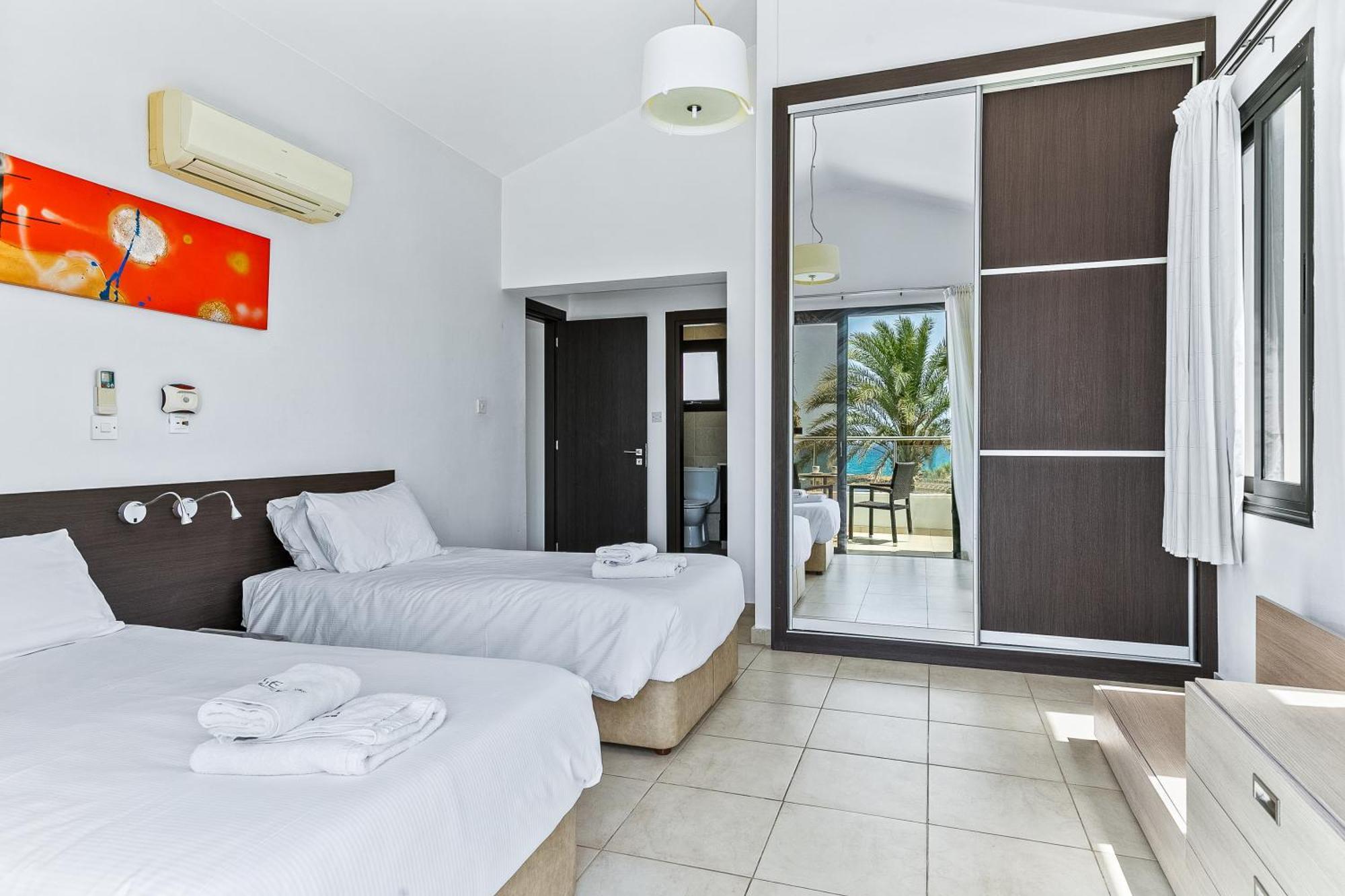 Platzia Beach Villas Pafos Dış mekan fotoğraf