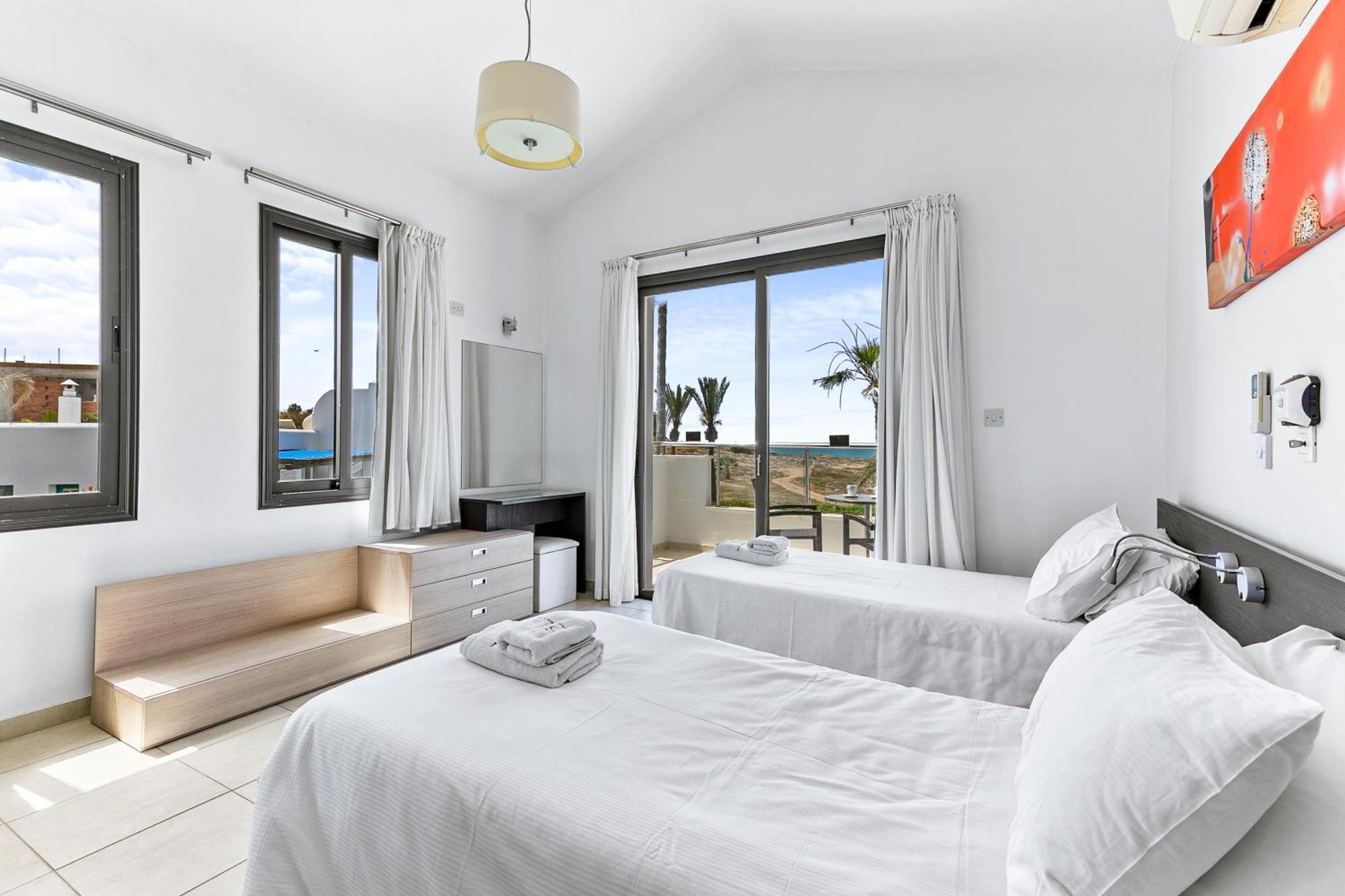 Platzia Beach Villas Pafos Dış mekan fotoğraf